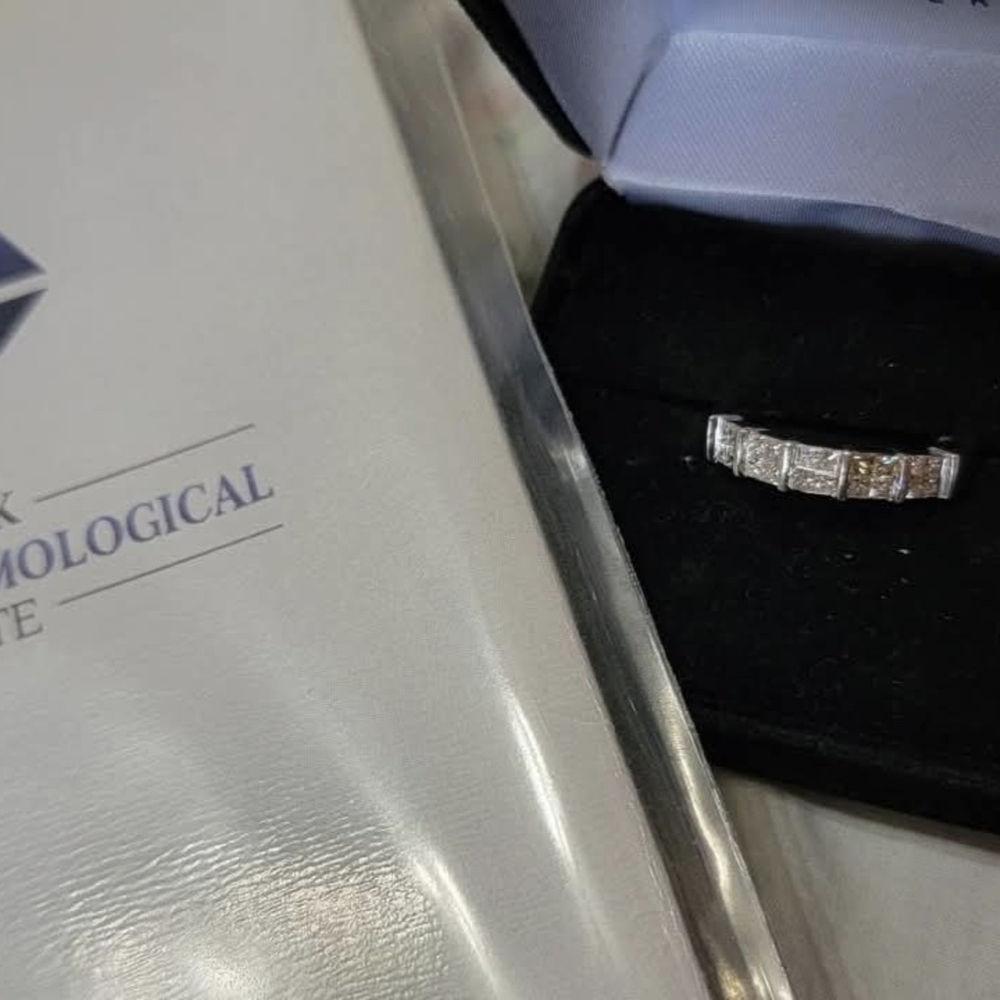 14k White Gold with Diamonds Ring
